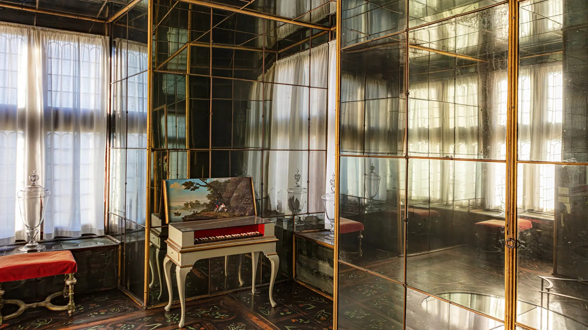 /posts/2026-03-21-the-journey-to-self-discovery/images/spejlkabinet_jens_ole_jacobsen_002_50.jpg /posts/2026-03-21-the-journey-to-self-discovery/images/spejlkabinet_jens_ole_jacobsen_002_50.jpg